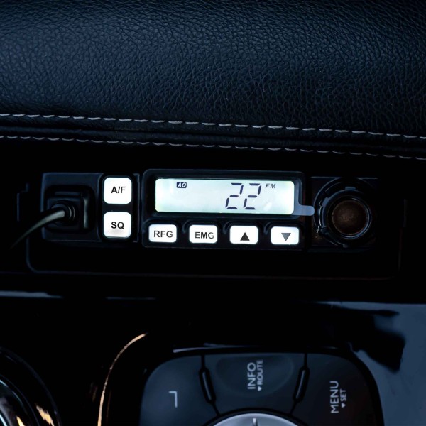 CB Escort radijska postaja HP 7120 ASQ, RF Gain, 4W, 12V in CB PNI Extra 48 antena z vključenim magnetom, 45cm, SWR 1.0